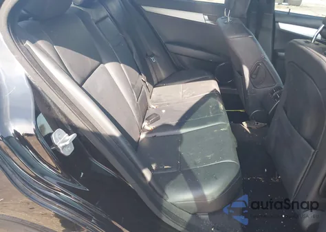 2008 Mercedes-Benz C 300 Luxury/Sport z USA, uszkodzony, nr VIN WDDGF54X88F045834